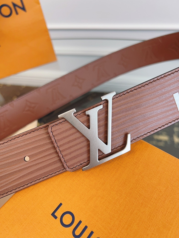 ルイヴィトンベルト背面デザイン